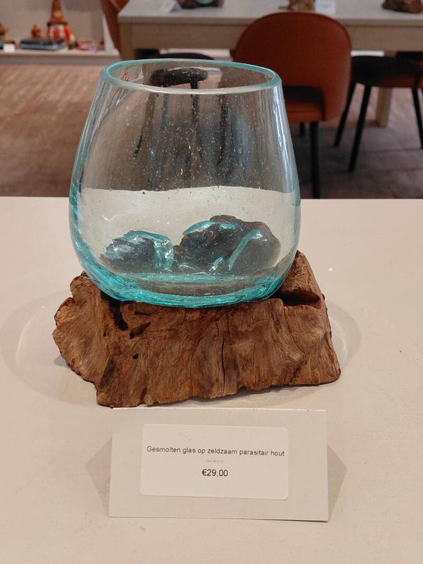 Gesmolten glas op zeldzaam parasietenhout MGW-23