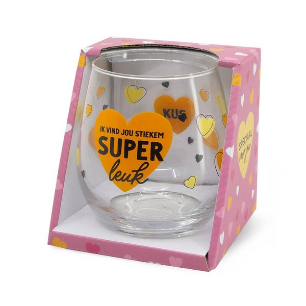 Glas met quote:  ... stiekem SUPER leuk