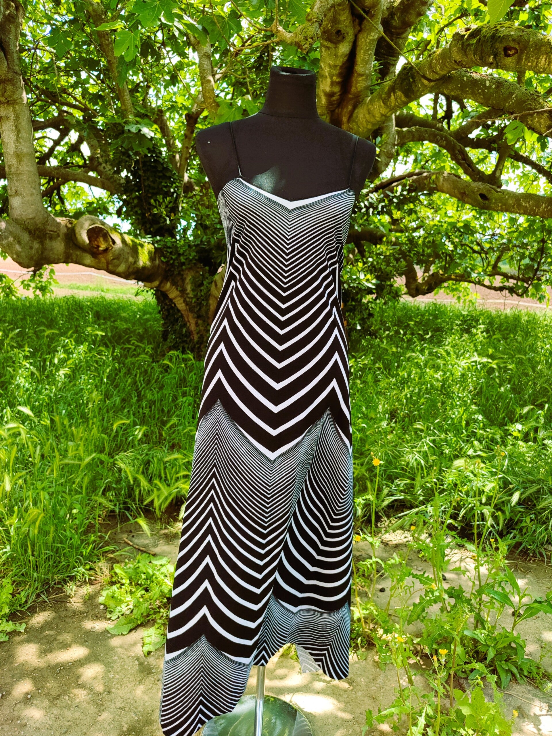 Vestido líneas negras