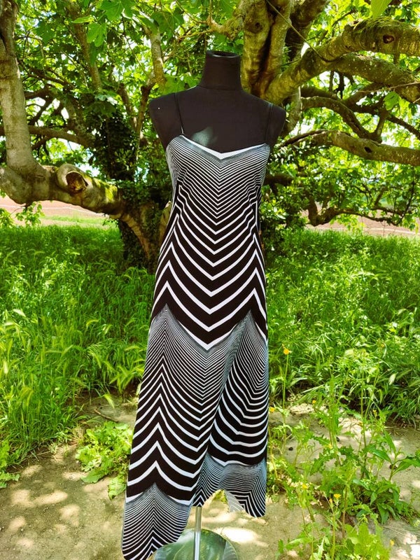 Vestido líneas negras