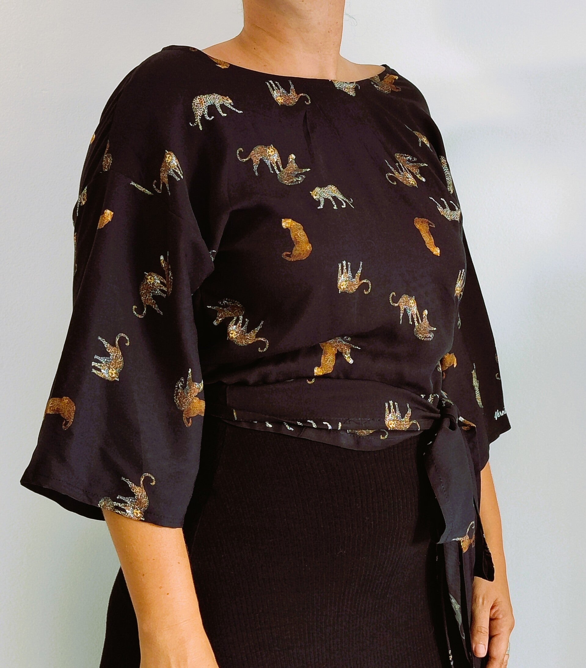 Camisa Menorca - Leopardos sobre negro - AGOTADA