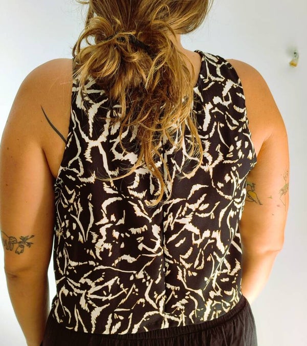 Top camisa aguas blanco y negro