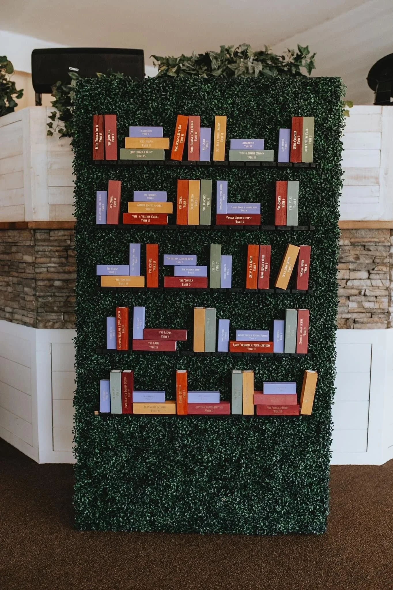 bookshelf-seating-chart-standard.webp
