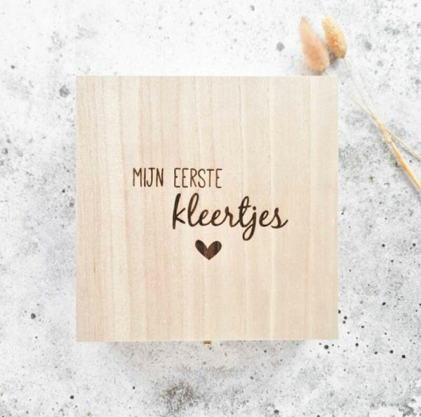 Bewaarkistje hout | Mijn eerste kleertjes