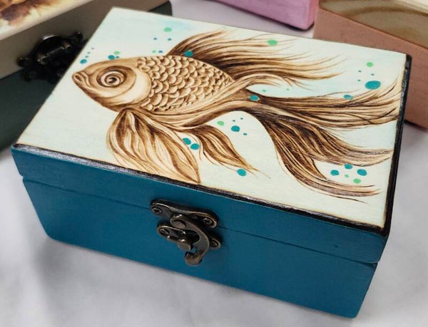 Gold fish box