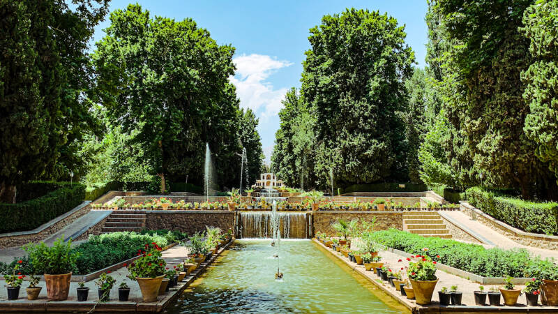 Mahan Shazdeh garden