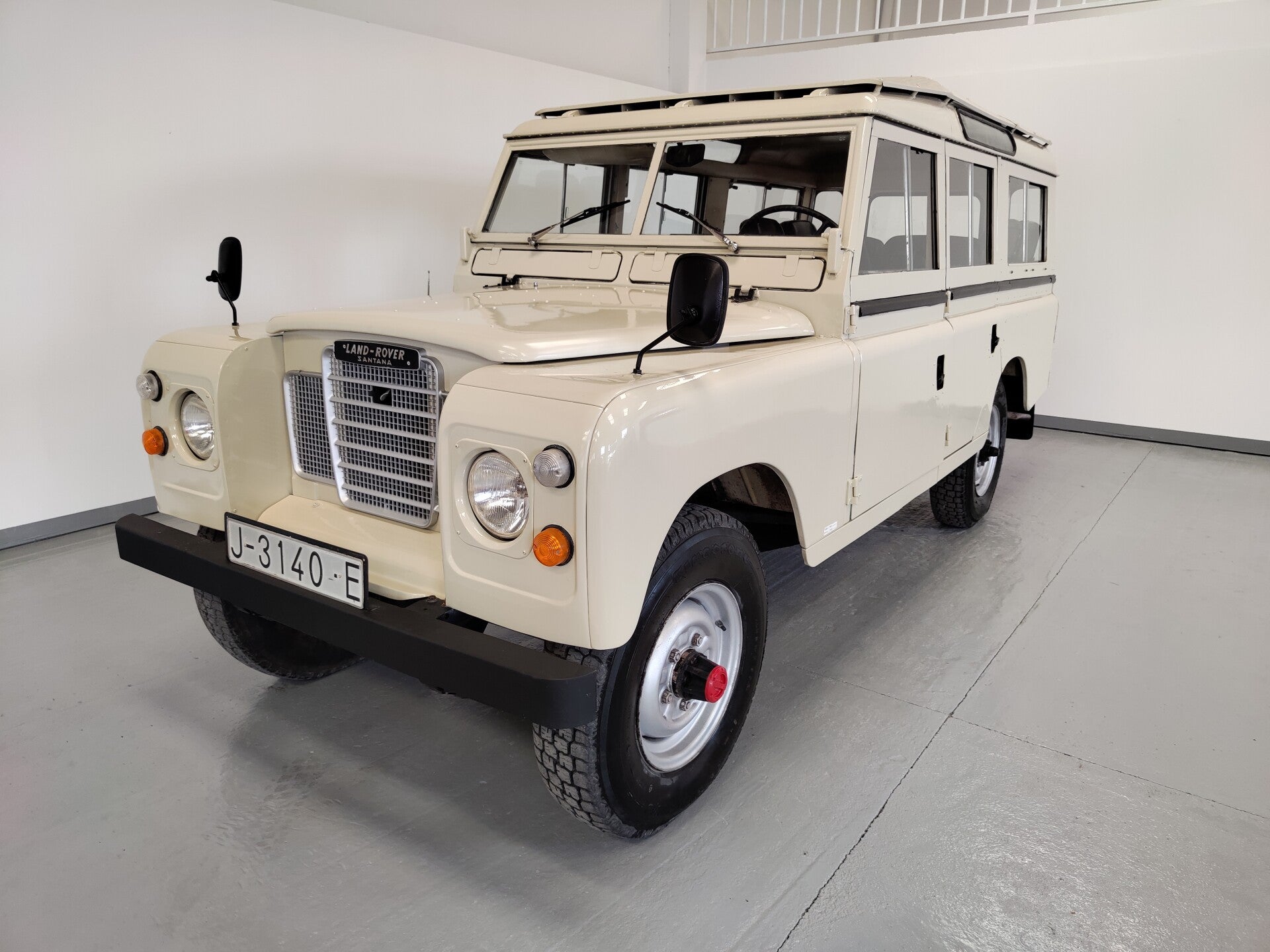 Land Rover Santana 109