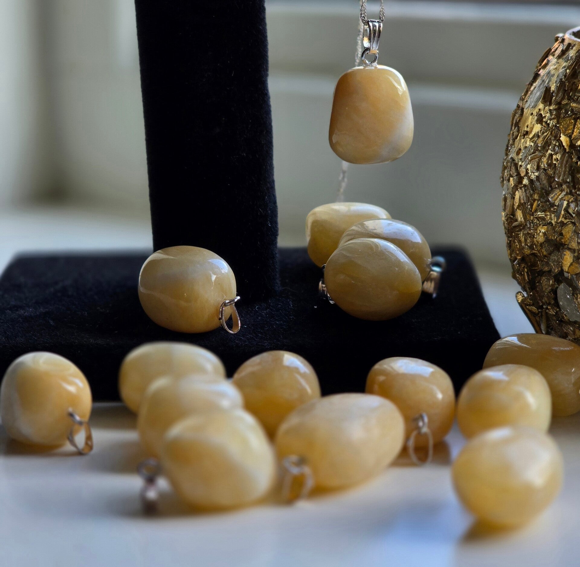 Honing Calciet Ketting Hanger