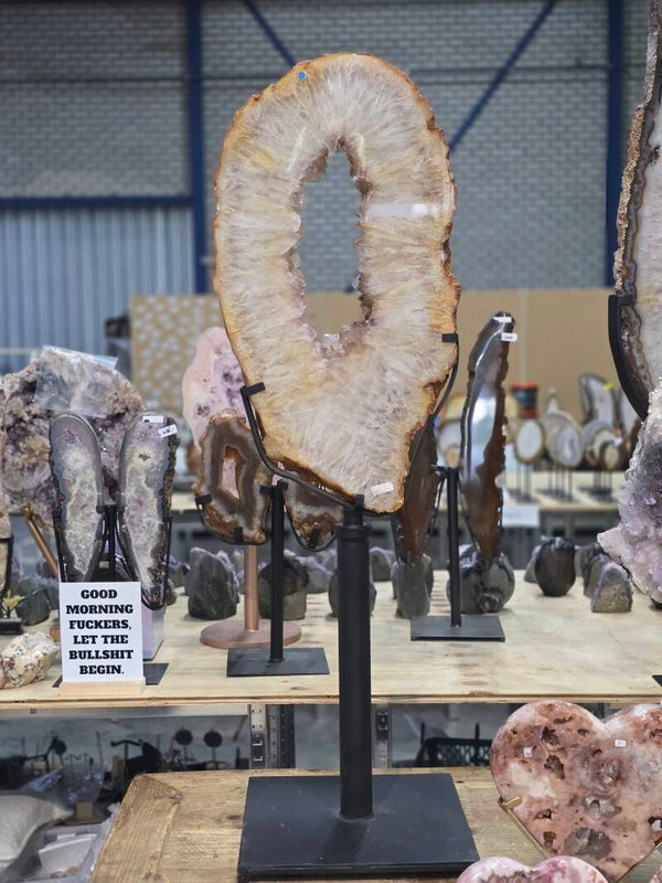 Koop een Sleutelhanger en maak Kans Op een Grote Agaat Slab op Draai Standaard