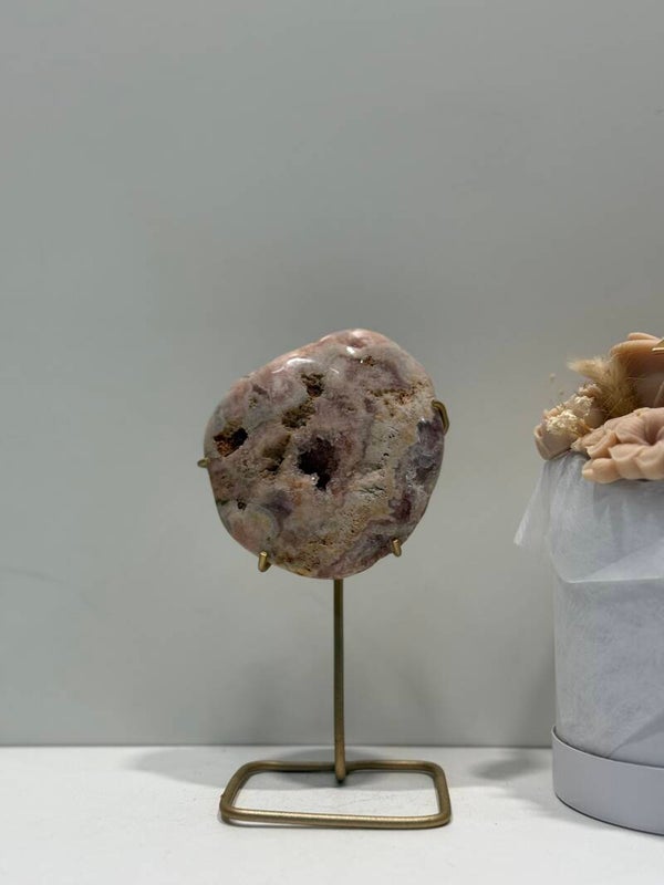 Roze Amethist op Standaard - 0,584 Kilogr.