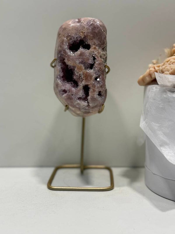 Roze Amethist op Standaard - 0,974 Kilogr.