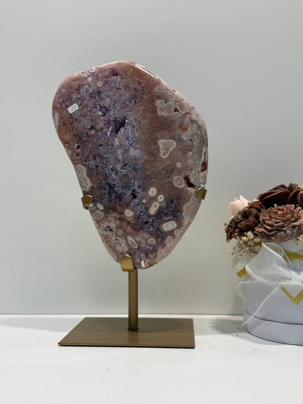 Roze Amethist op Standaard - 3,410 Kilogr.