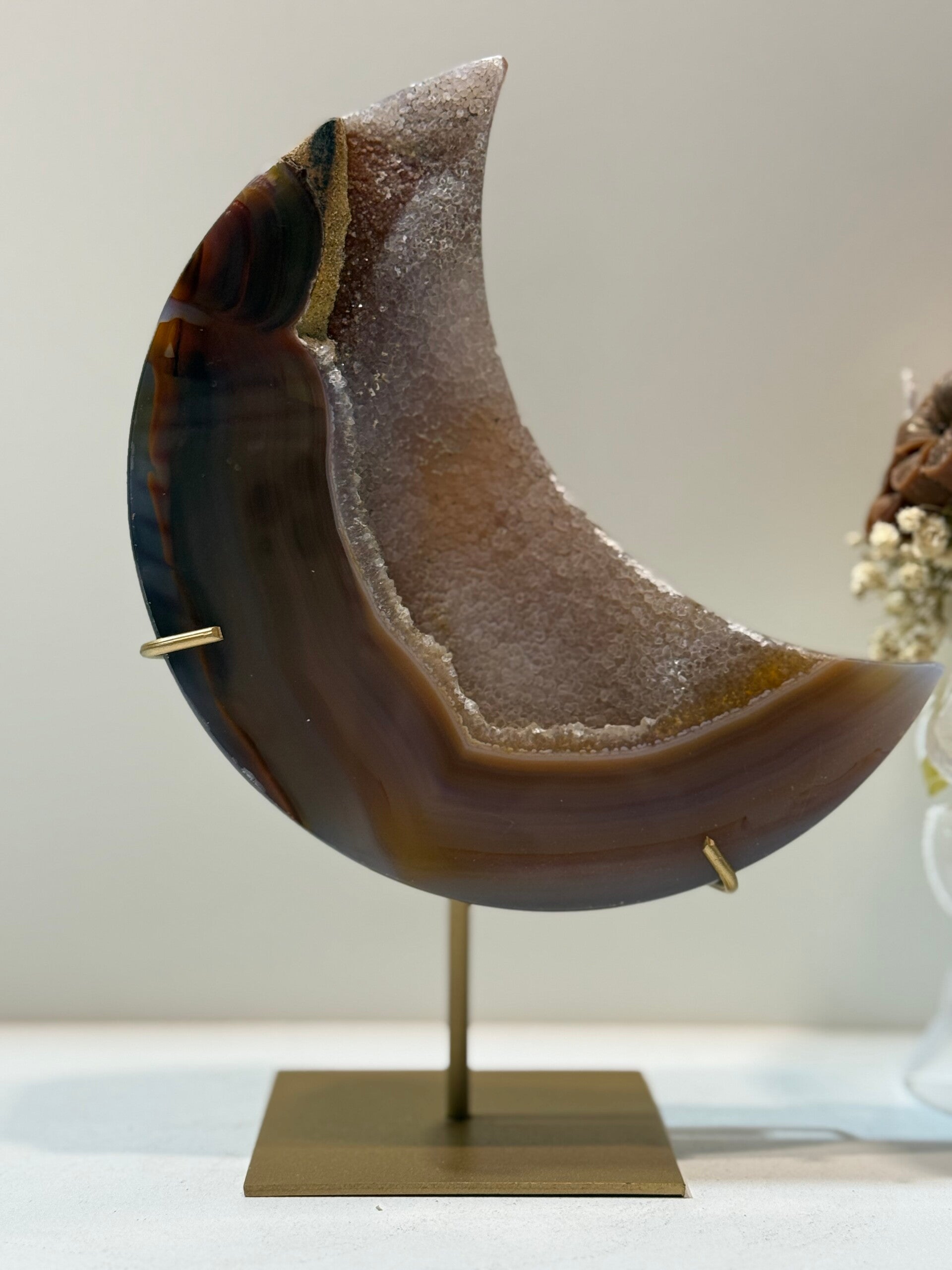 Agaat Maan op Standaard - 0,852 Kilogr.