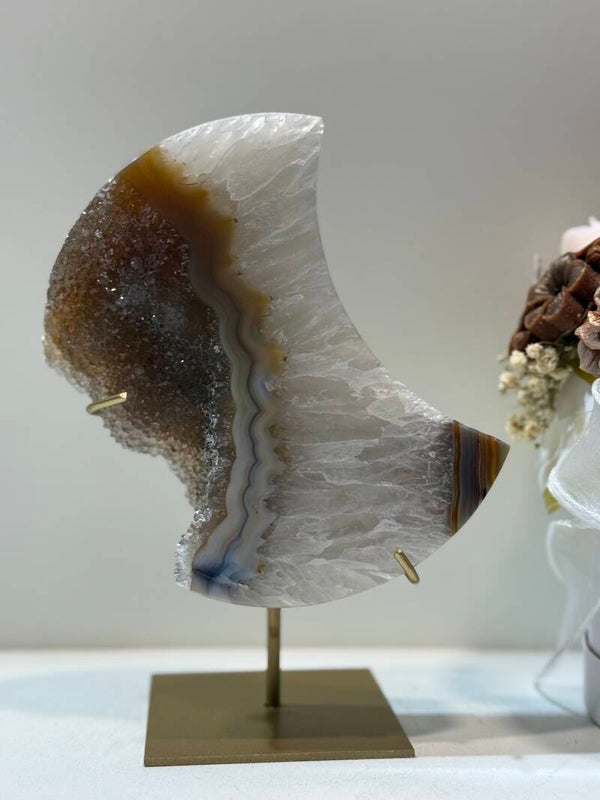 Agaat Maan op Standaard - 0,868 Kilogr.