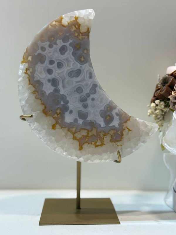 Agaat Maan op Standaard - 0,868 Kilogr.