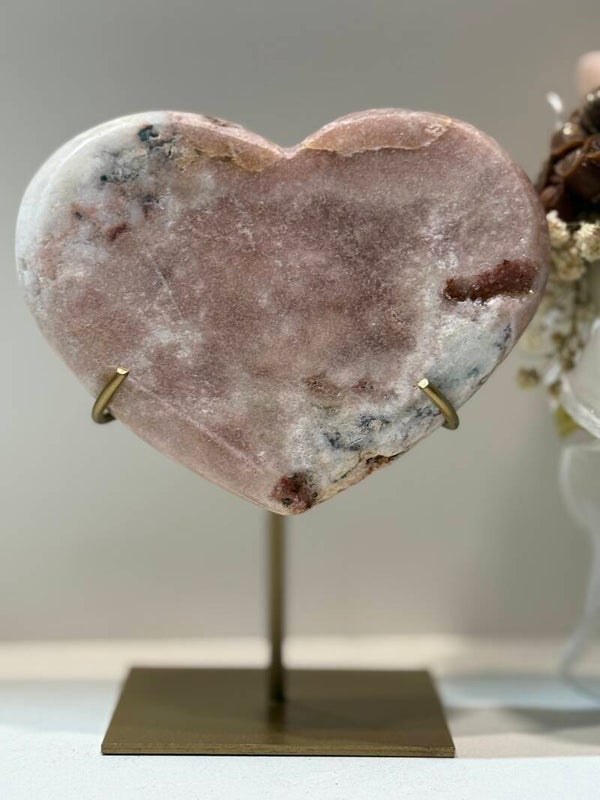 Roze Amethist Hart op Standaard - 0,630 Kilogr.
