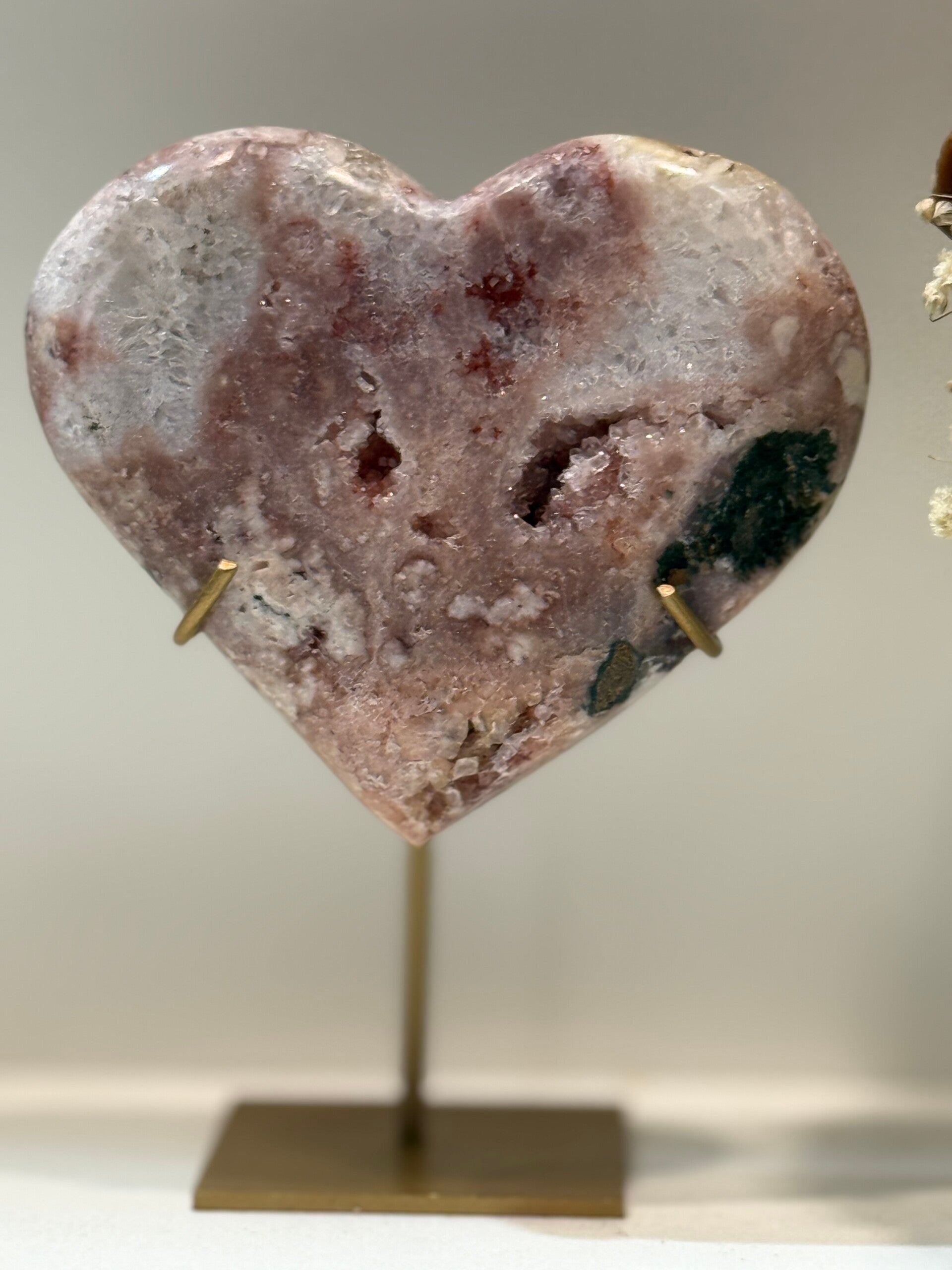 Roze Amethist Hart op Standaard - 0,354 Kilogr.