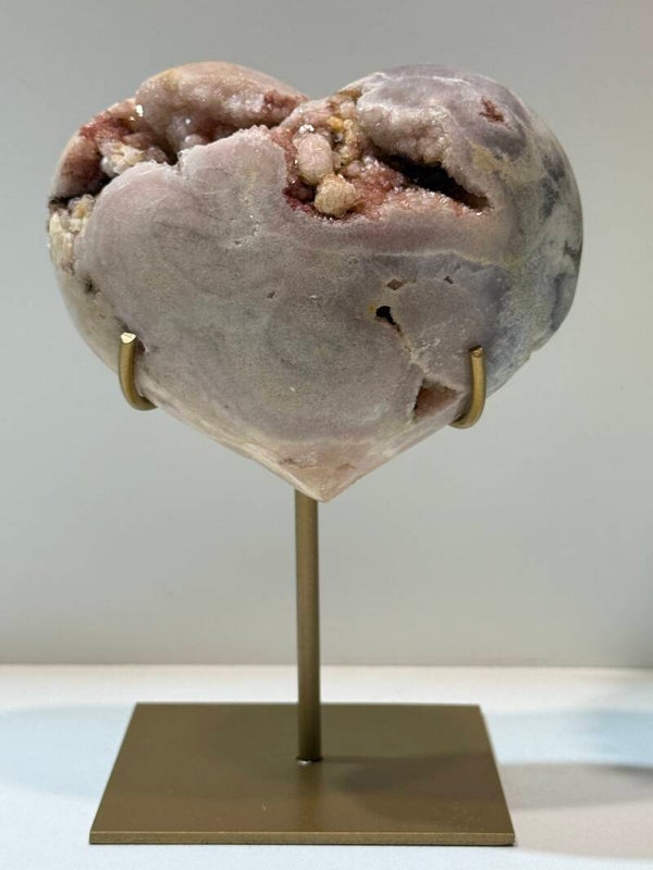 Roze Amethist Hart op Standaard - 0,620 Kilogr.
