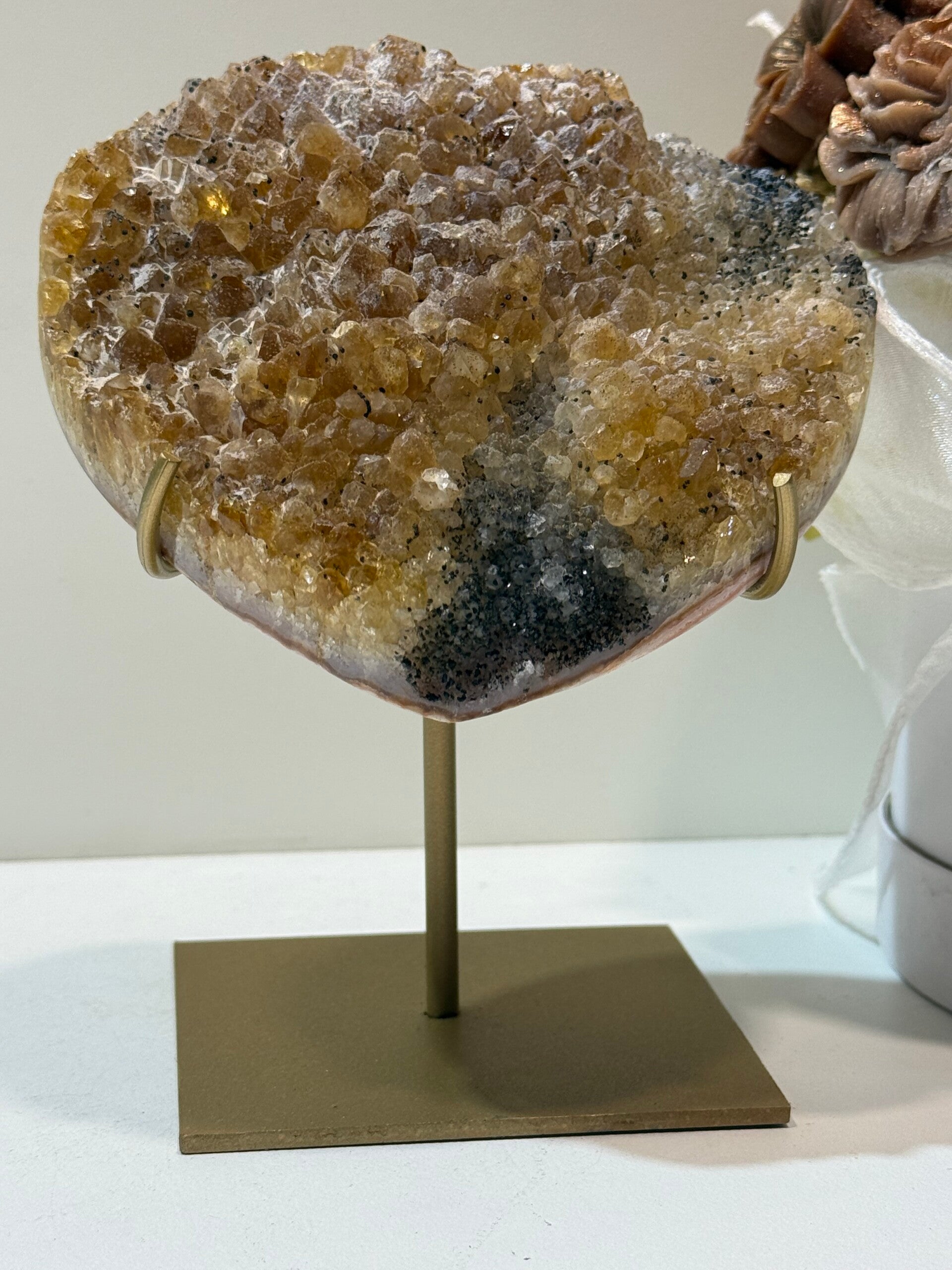 Gebrande Amethist Hart op Standaard - 0,658 Kilogr.