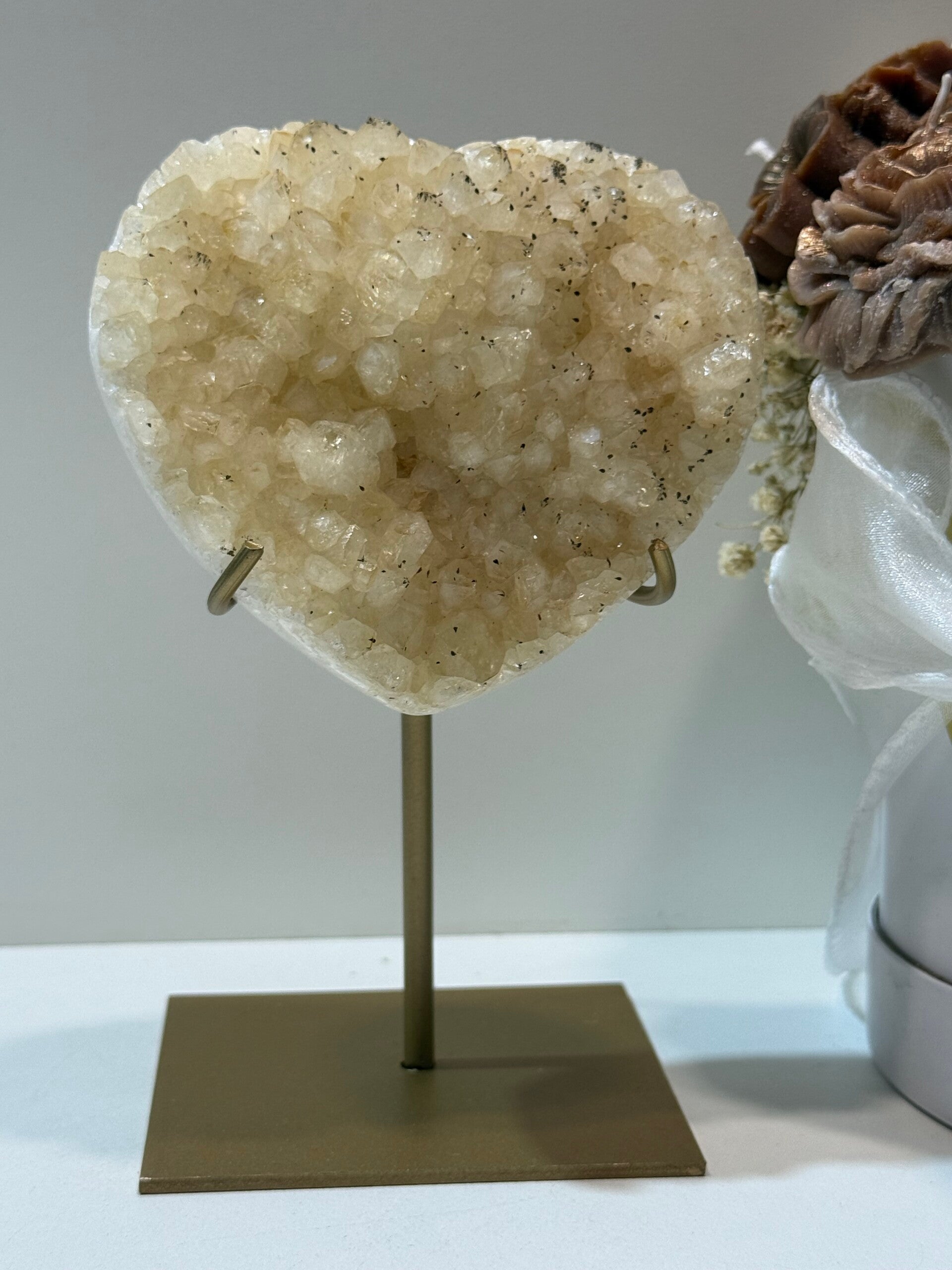 Gebrande Amethist Hart op Standaard - 0,566 Kilogr.