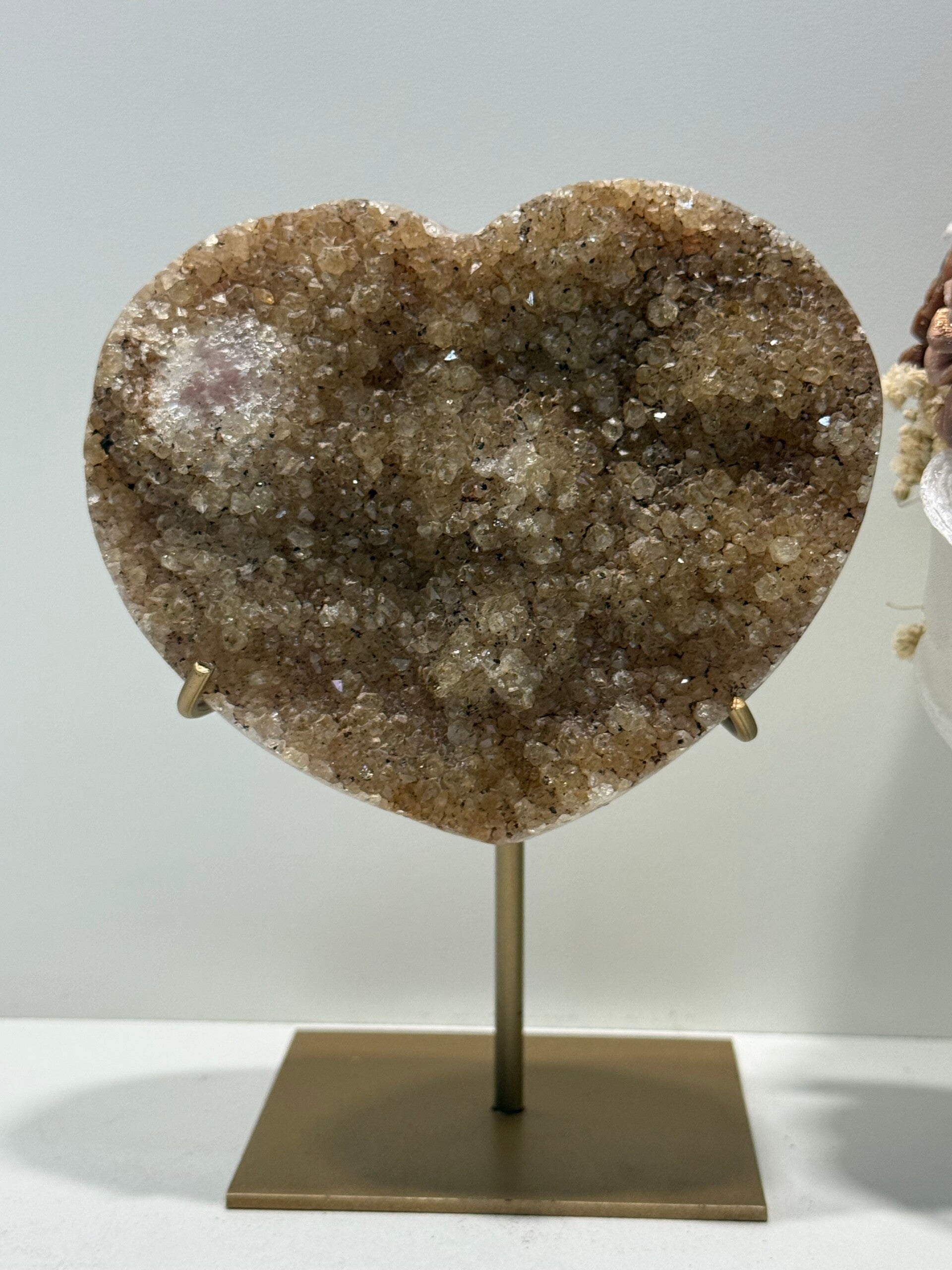 Gebrande Amethist Hart op Standaard - 0,868 Kilogr.