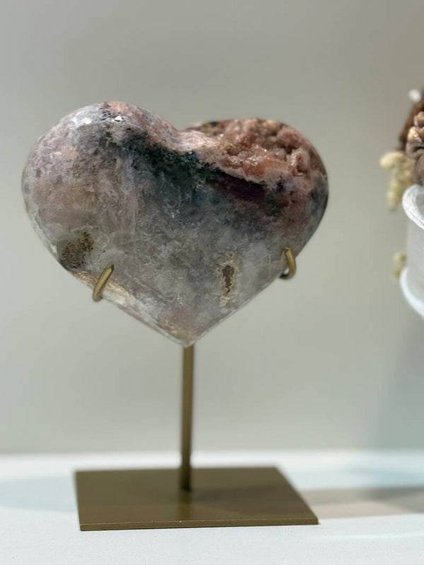 Roze Amethist Hart op Standaard - 0,540 Kilogr.