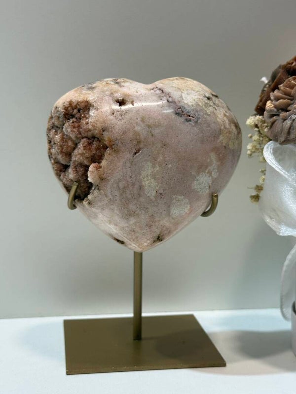 Roze Amethist Hart op Standaard - 0,744 Kilogr.