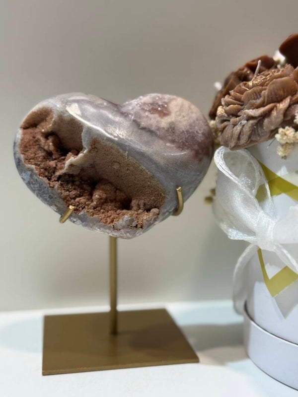 Roze Amethist Hart op Standaard - 0,540 Kilogr.