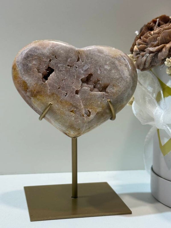 Roze Amethist Hart op Standaard - 0,452 Kilogr.