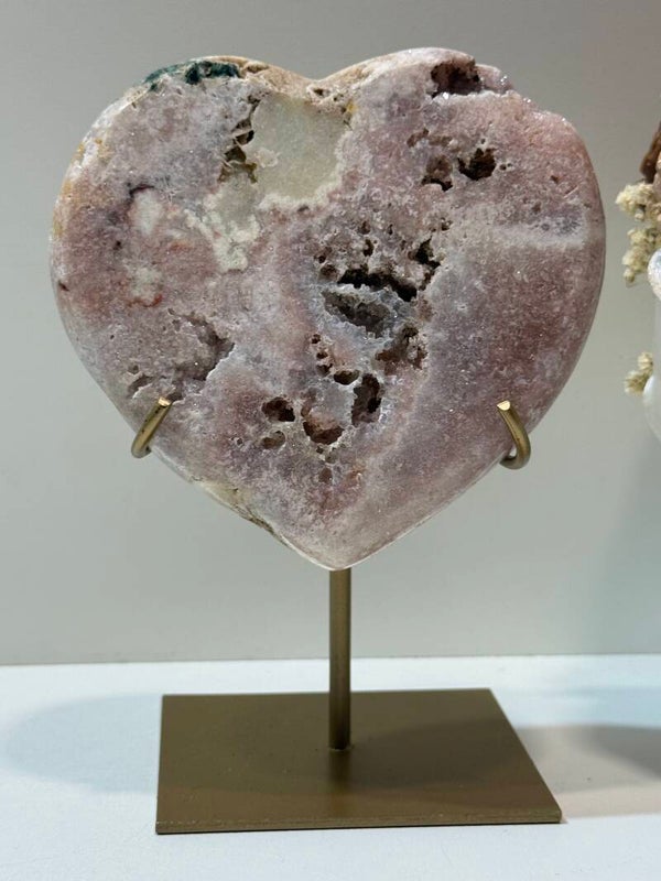 Roze Amethist Hart op Standaard - 0,622 Kilogr.