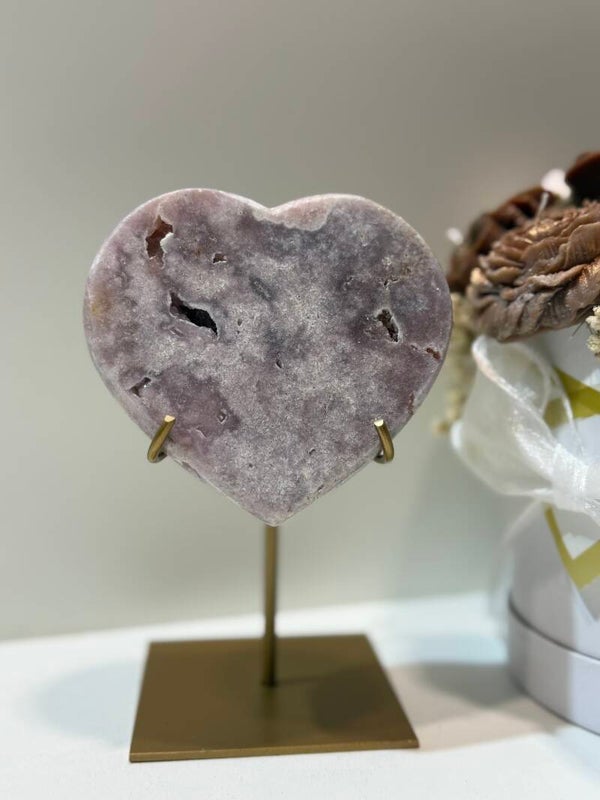 Roze Amethist Hart op Standaard - 0,592 Kilogr.