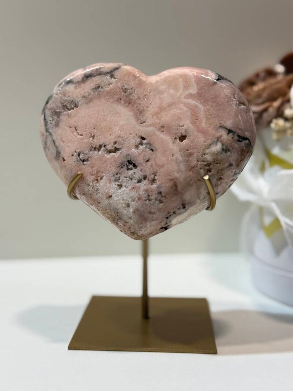 Roze Amethist Hart op Standaard - 0,652 Kilogr.