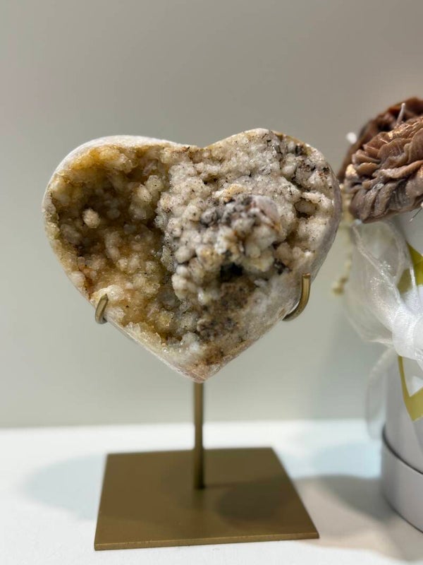 Roze Amethist Hart op Standaard - 0,638 Kilogr.