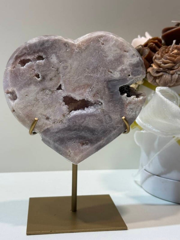 Roze Amethist Hart op Standaard - 0,638 Kilogr.