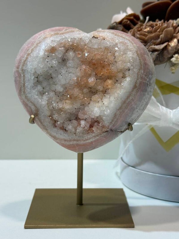 Roze Amethist Hart op Standaard - 0,650 Kilogr.