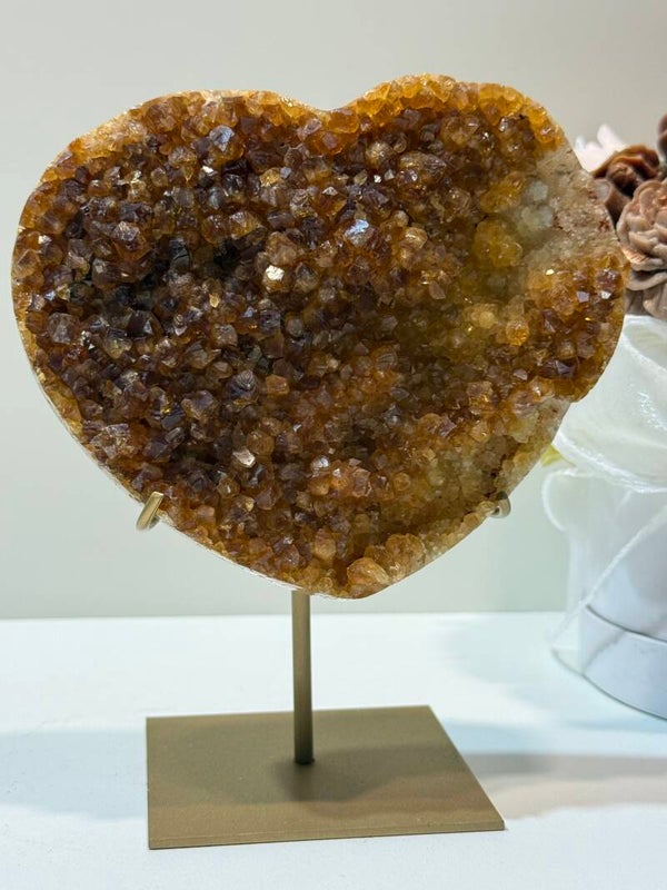 Gebrande Amethist Hart op Standaard - 0,898 Kilogr.