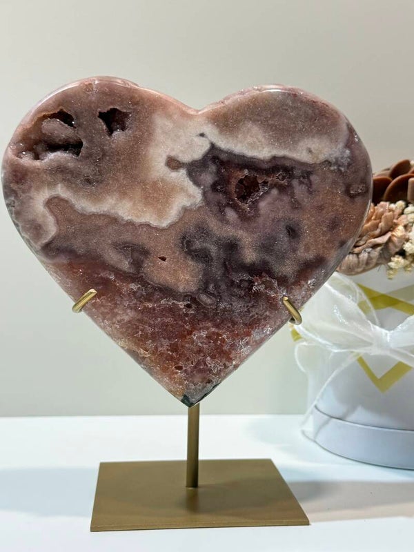 Roze Amethist Hart op Standaard - 1,618 Kilogr.