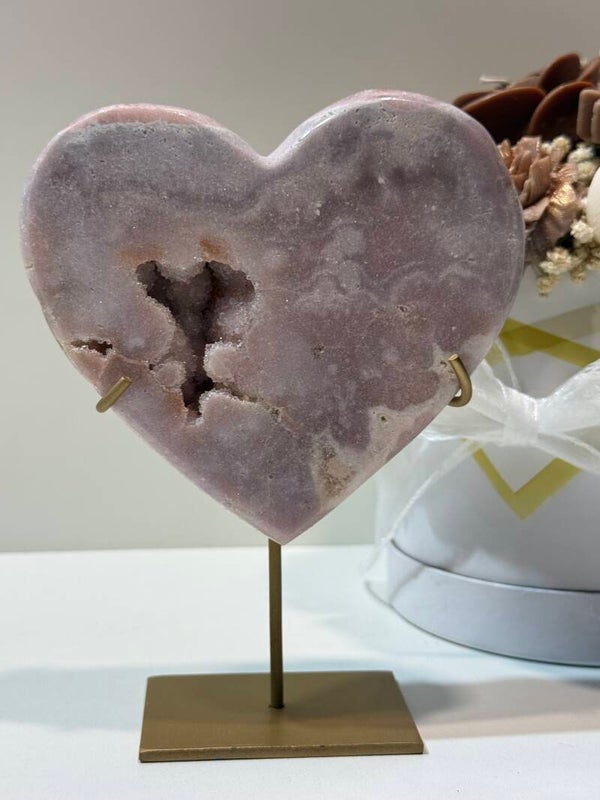 Roze Amethist Hart op Standaard - 0,574 Kilogr.