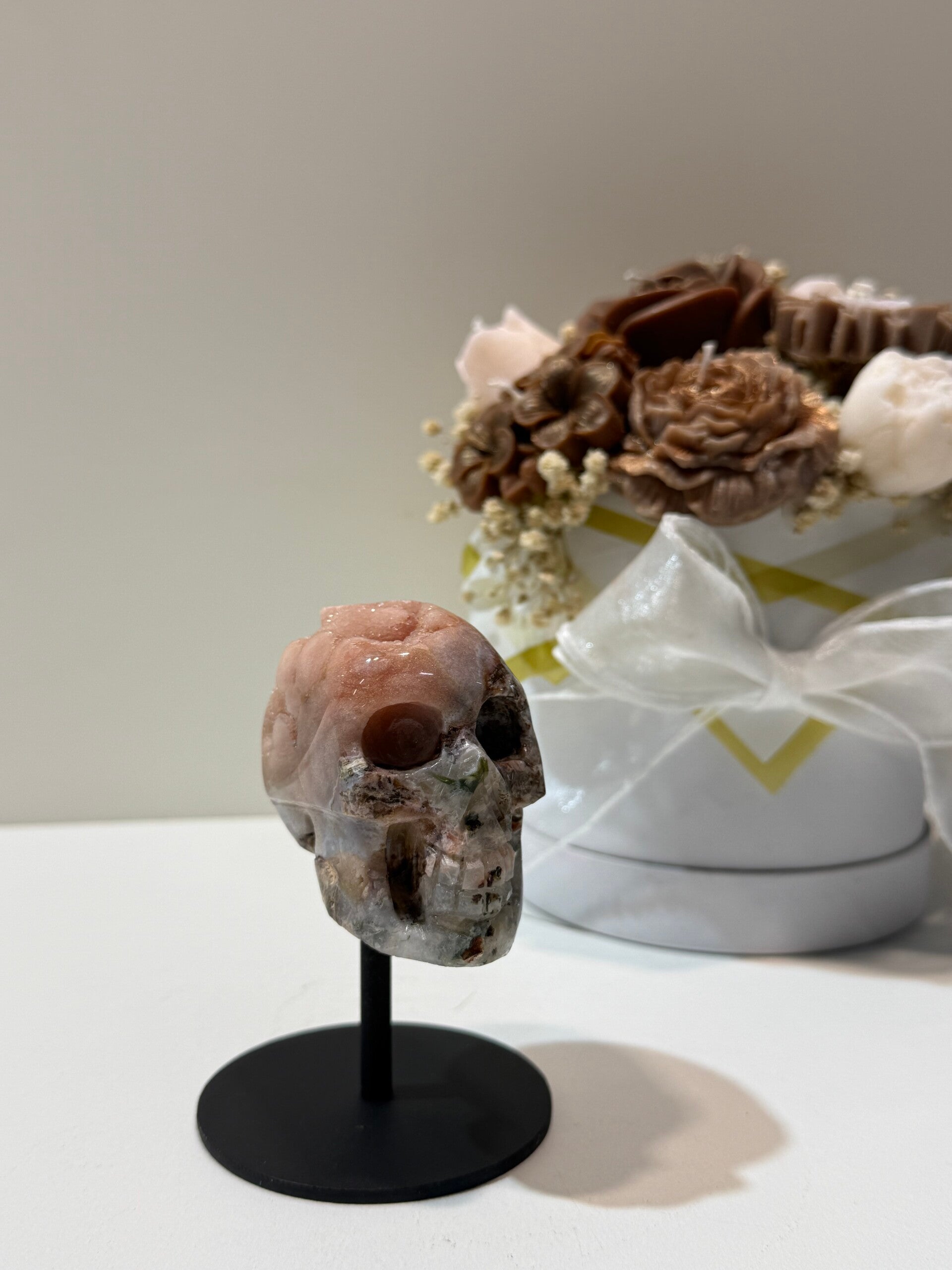 Roze Amethist Skull op Standaard - 0,304 Kilogr.