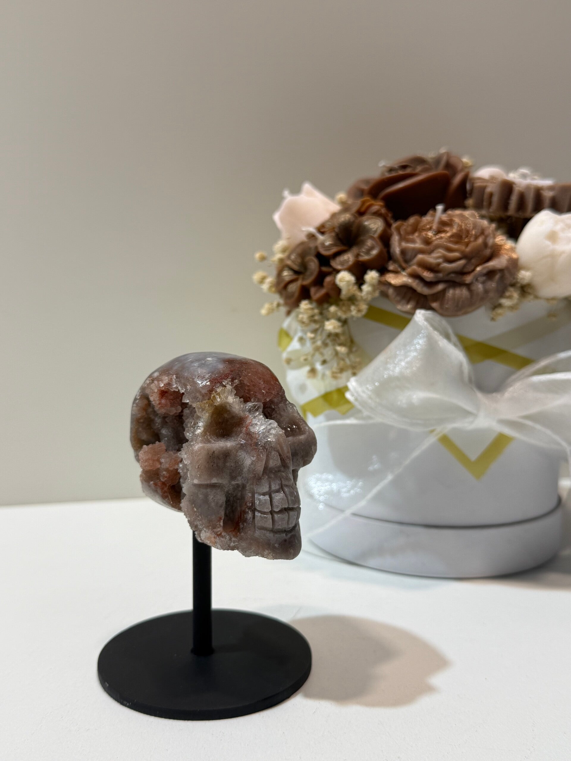 Roze Amethist Skull op Standaard - 0,330 Kilogr.