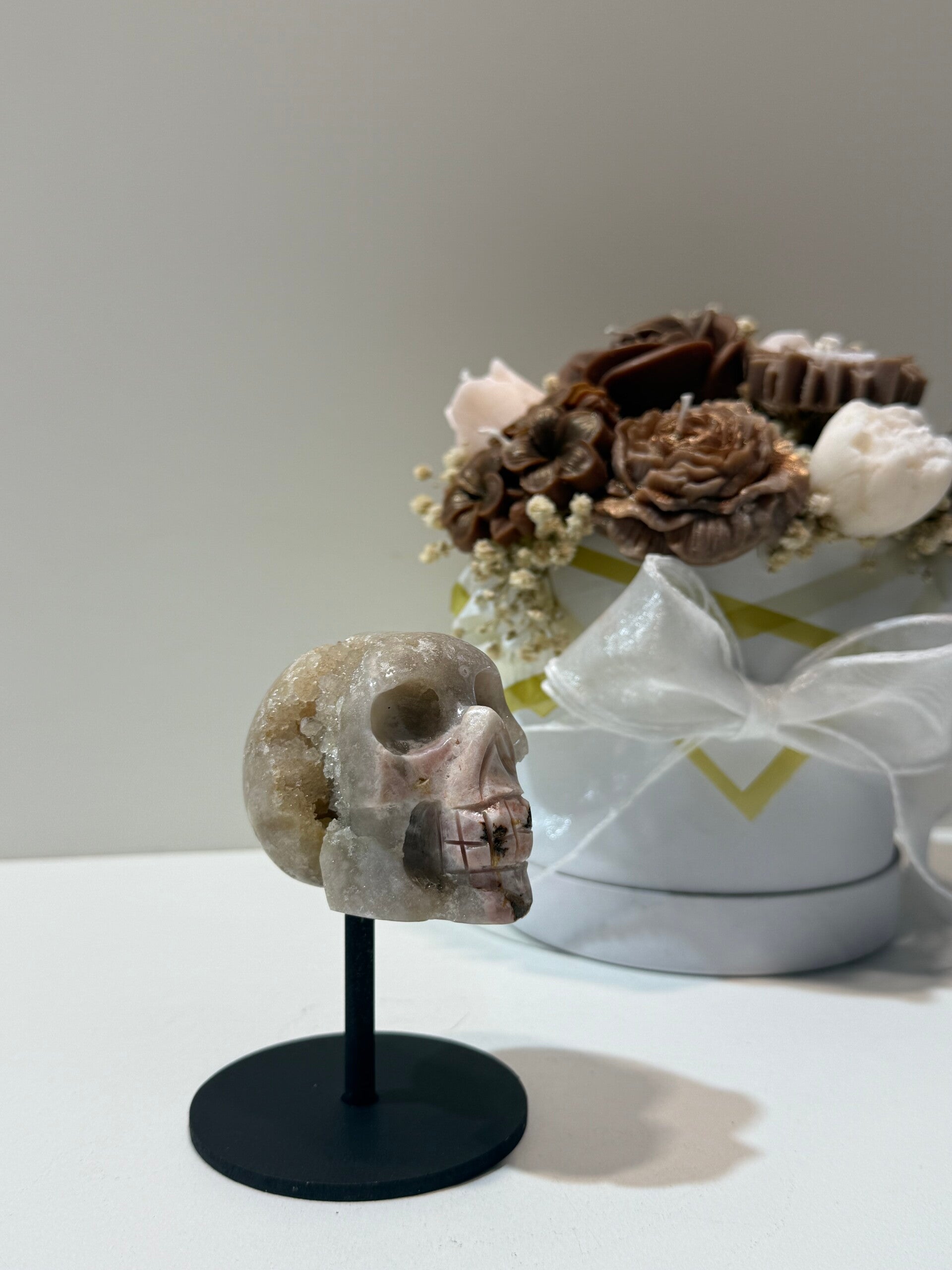 Roze Amethist Skull op Standaard - 0,330 Kilogr.