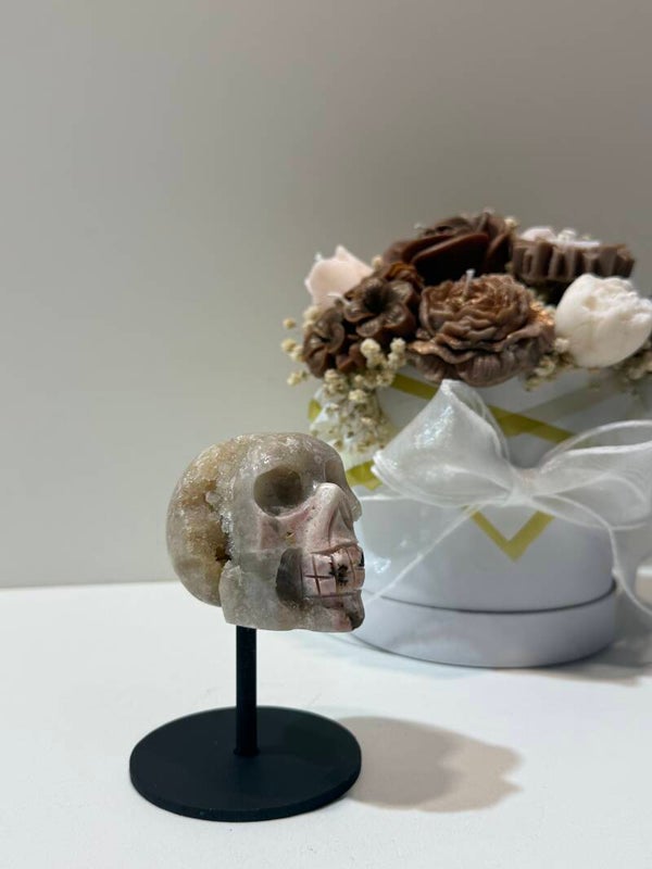 Roze Amethist Skull op Standaard - 0,330 Kilogr.