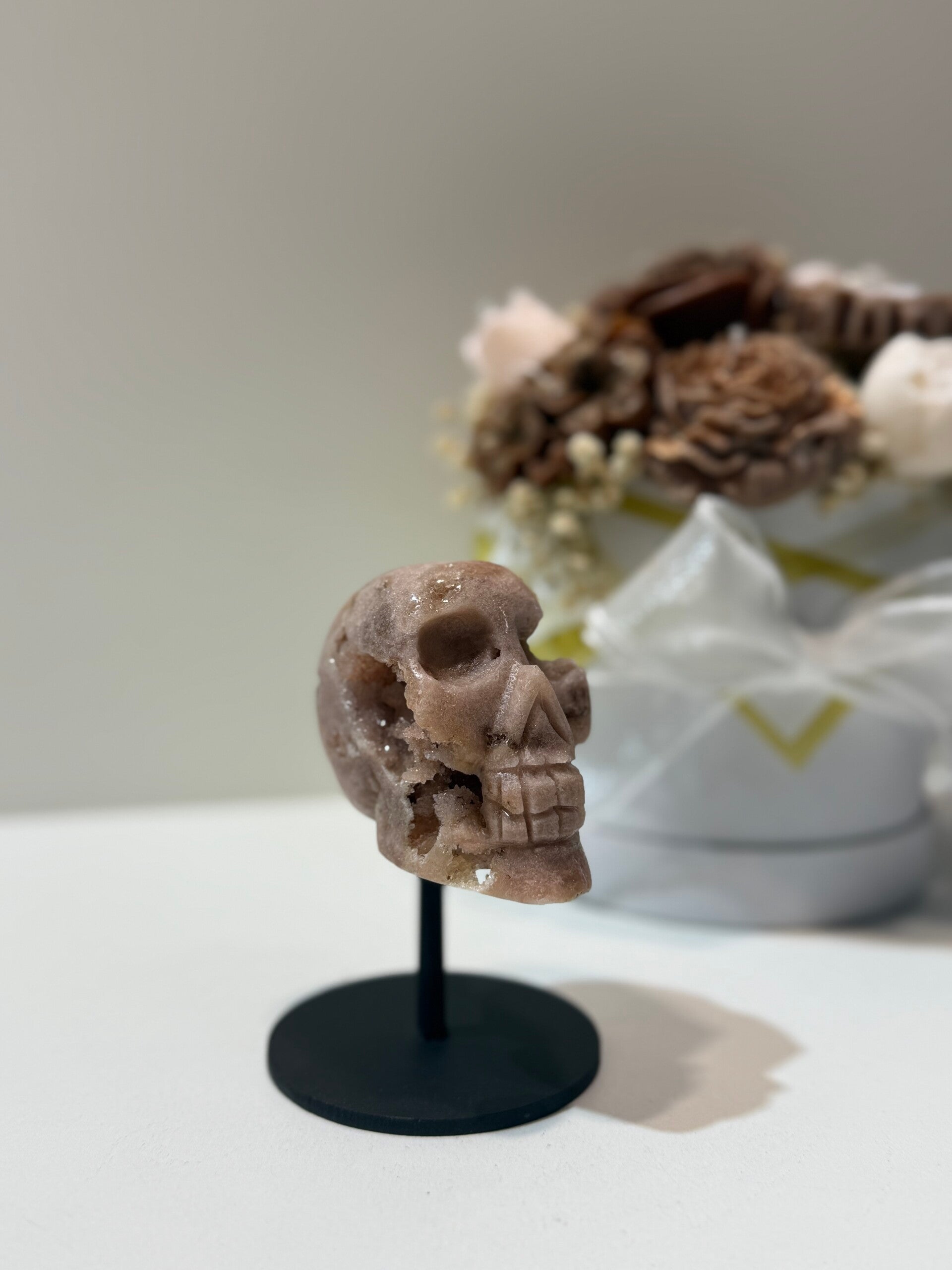 Roze Amethist Skull op Standaard - 0,314 Kilogr.