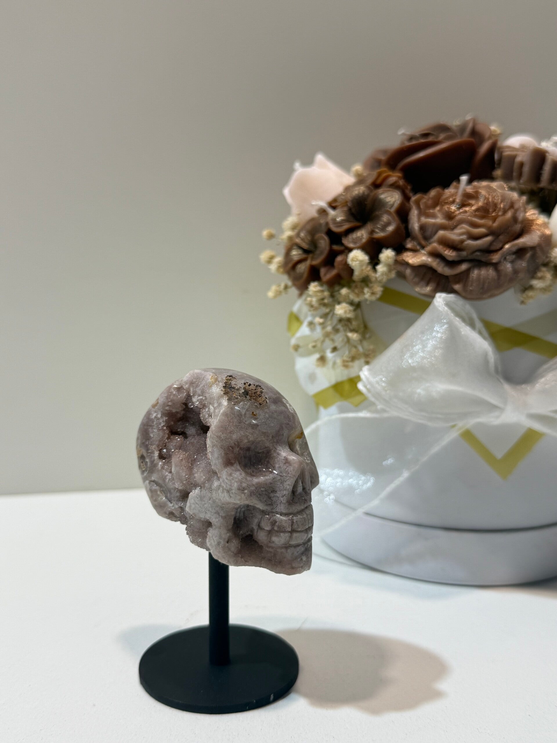 Roze Amethist Skull op Standaard - 0,192 Kilogr.