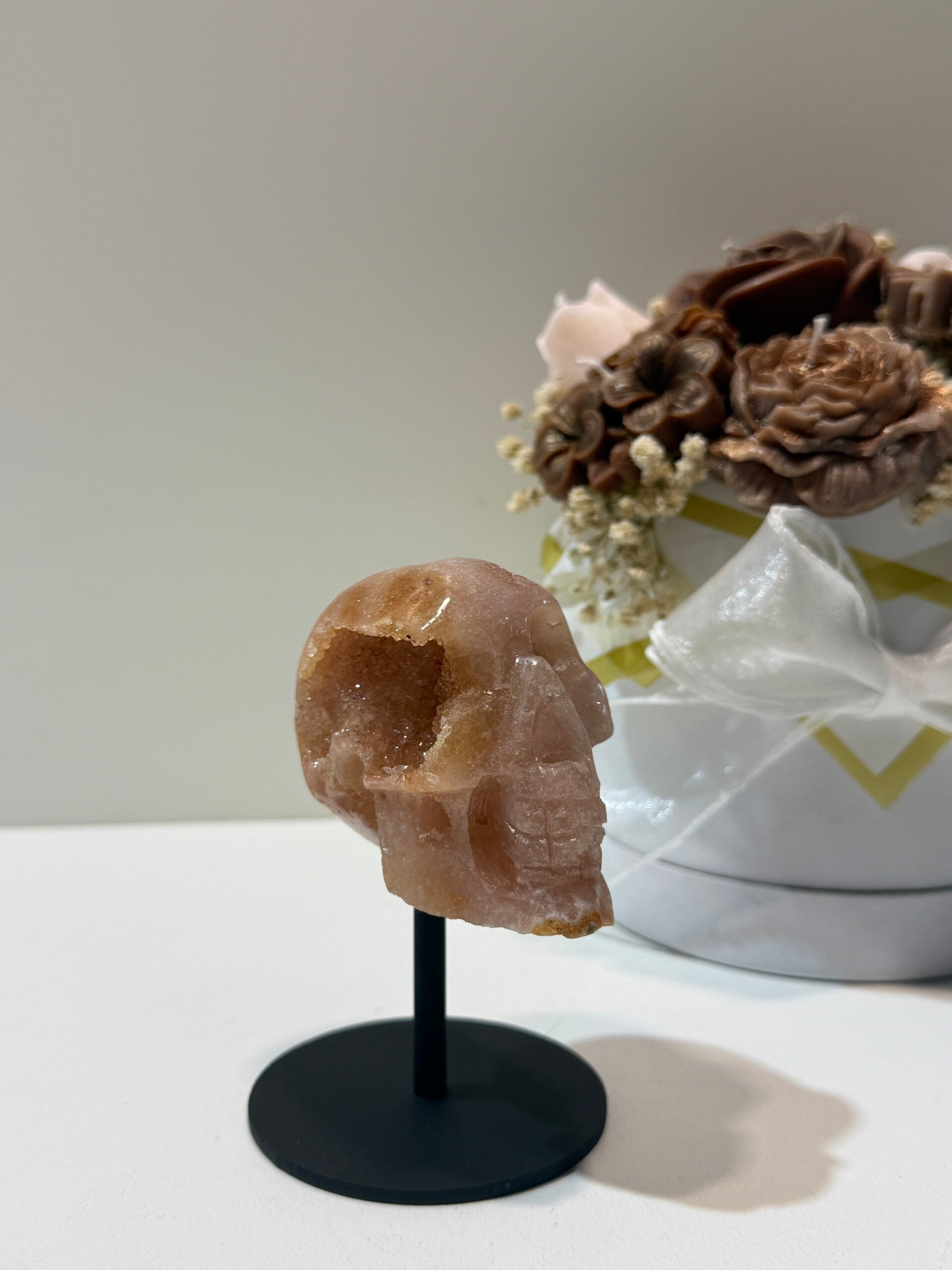 Roze Amethist Skull op Standaard - 0,316 Kilogr.
