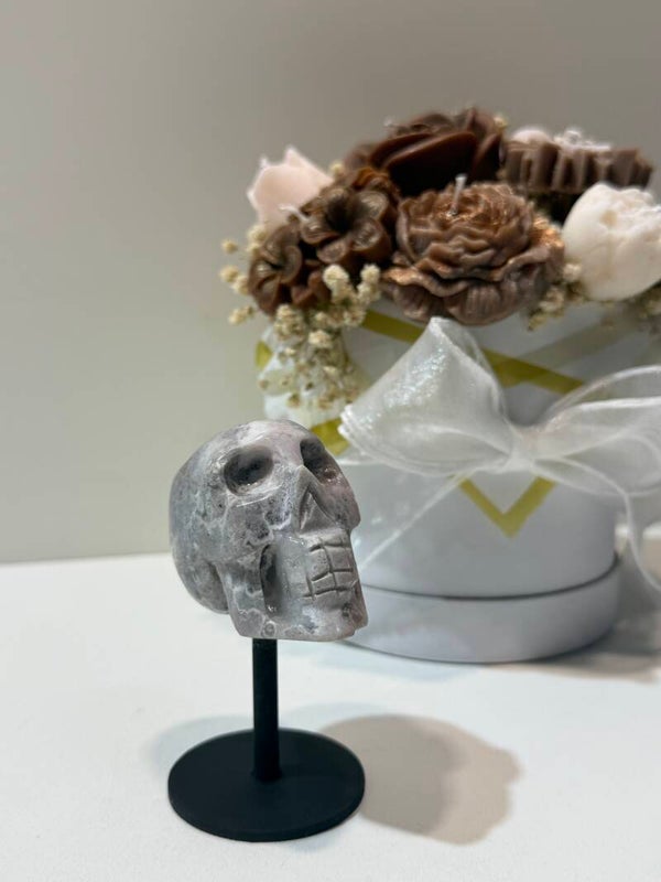 Roze Amethist Skull op Standaard - 0,202 Kilogr.