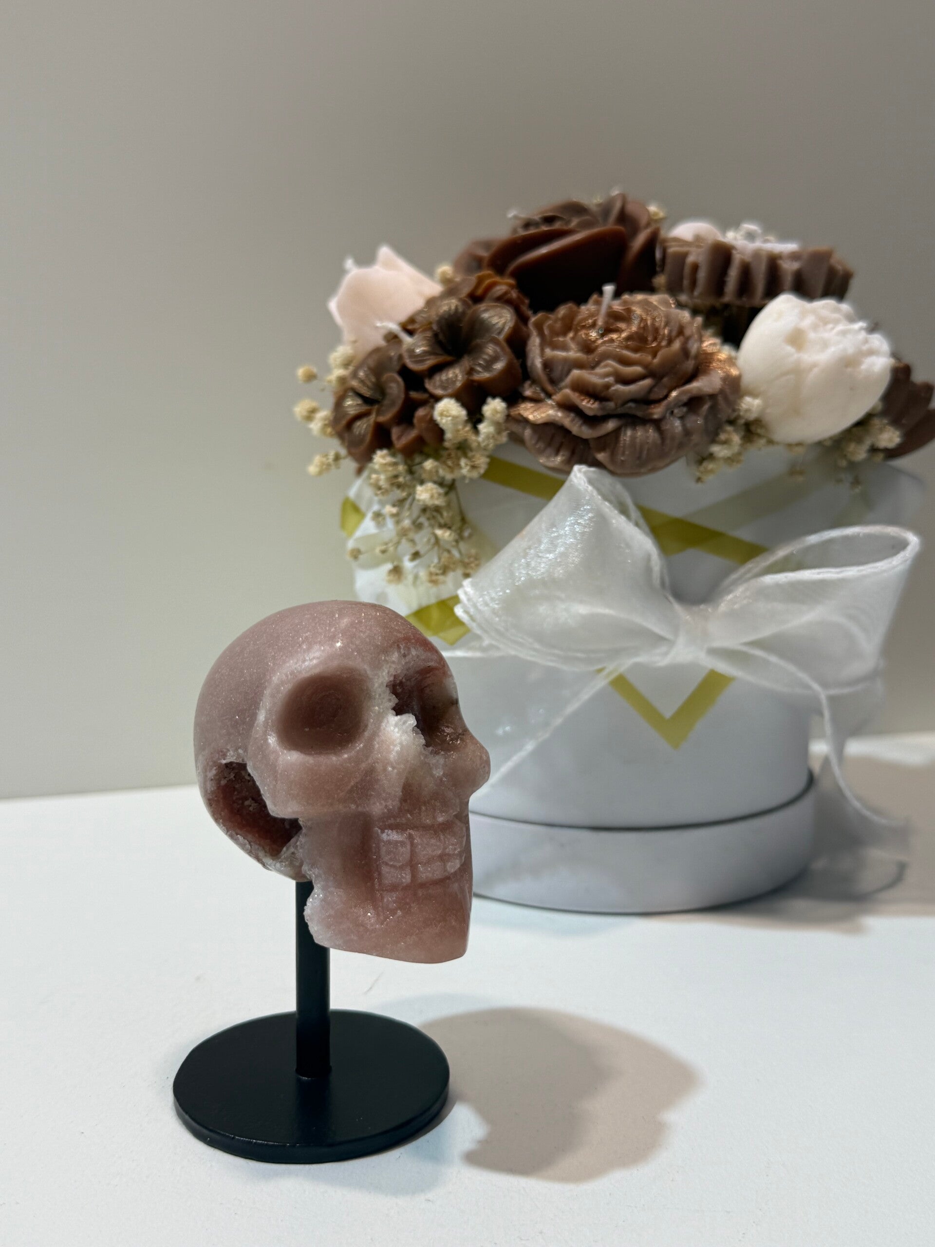 Roze Amethist Skull op Standaard - 0,240 Kilogr.