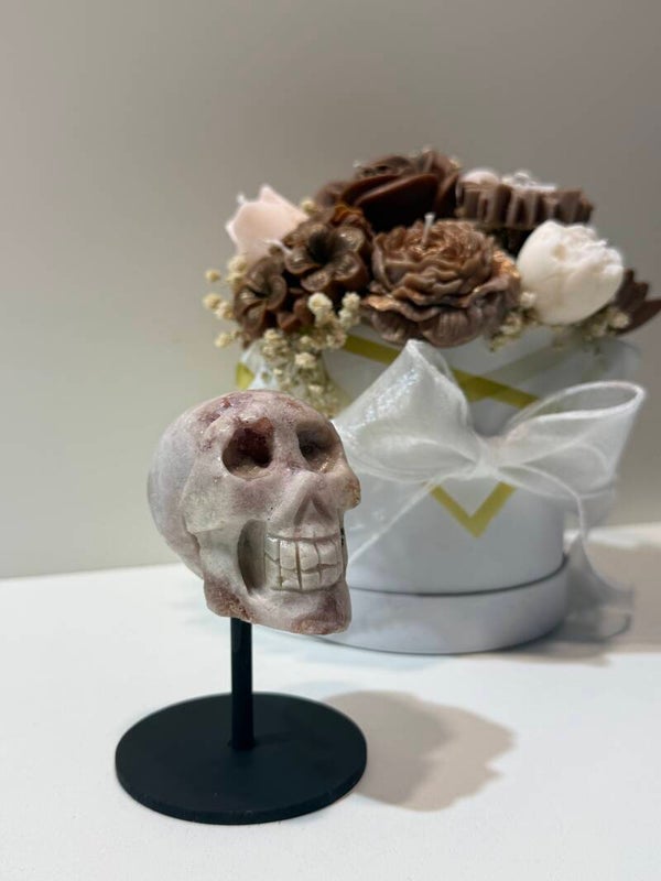 Roze Amethist Skull op Standaard - 0,328 Kilogr.