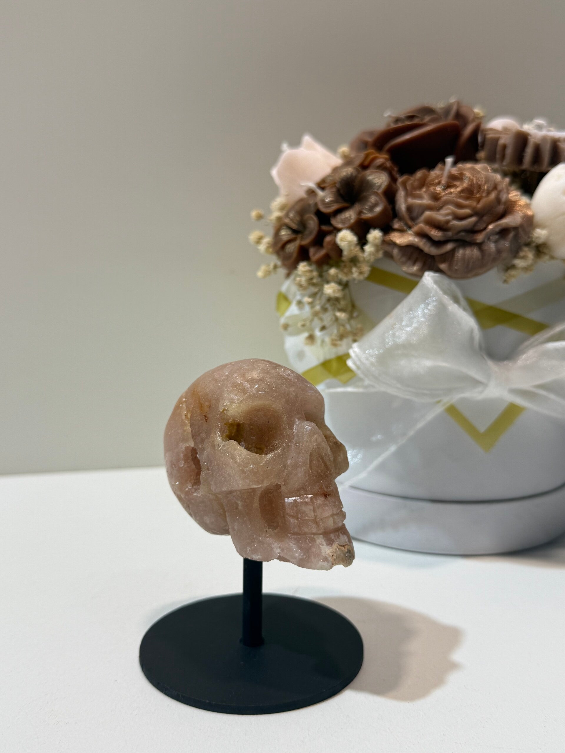Roze Amethist Skull op Standaard - 0,276 Kilogr.