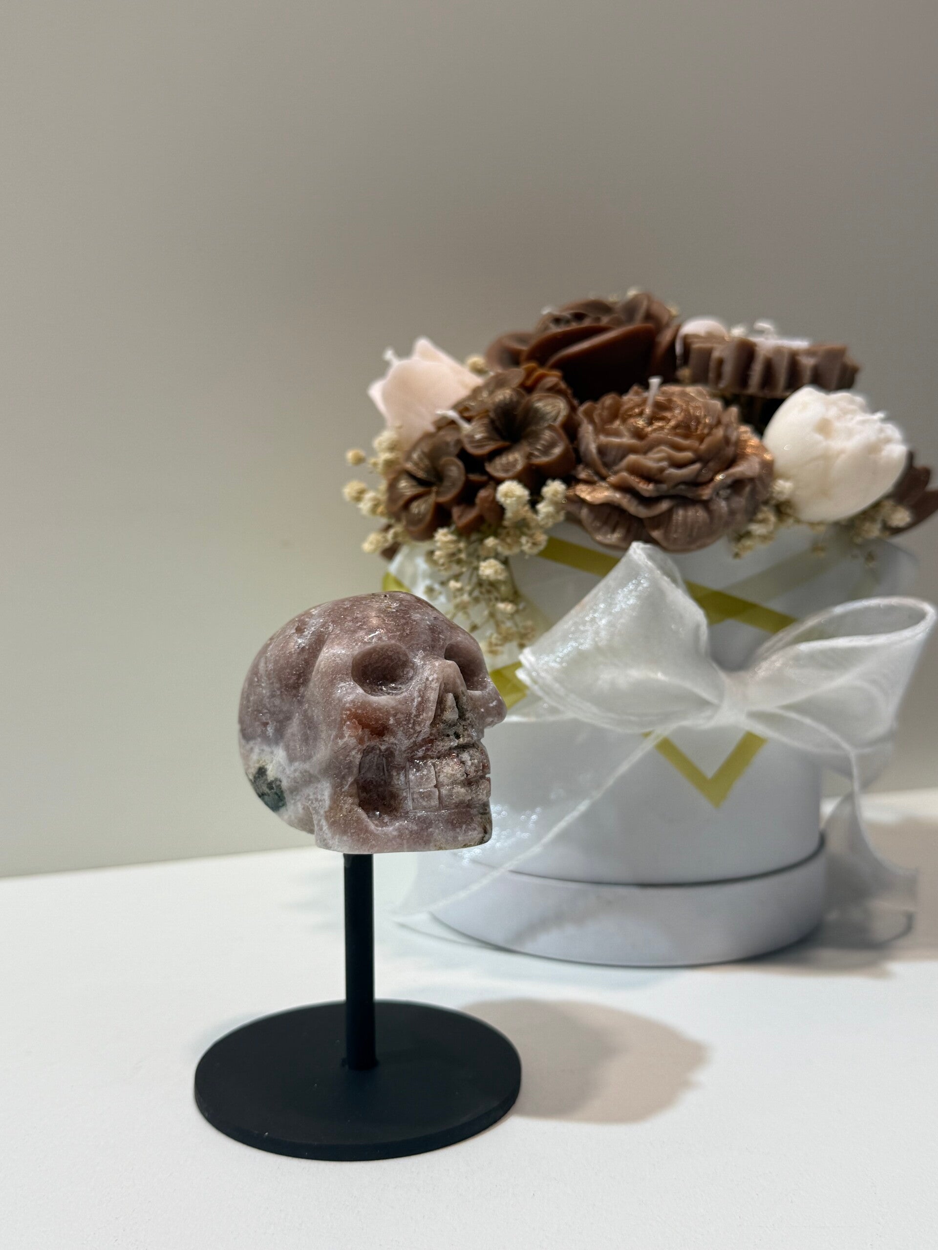 Roze Amethist Skull op Standaard - 0,316 Kilogr.